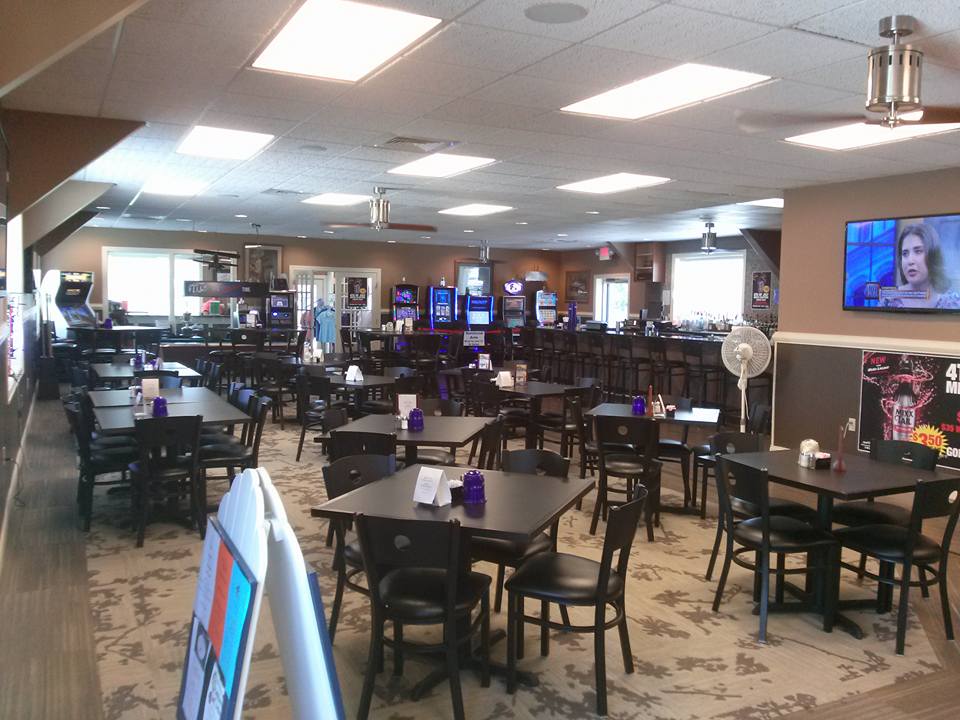 19th Hole Bar & Grill